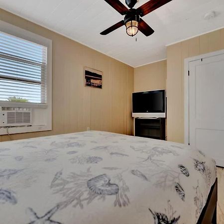Stones Throw Beachside Bungalow #1 On The Beach Clearwater Beach Εξωτερικό φωτογραφία