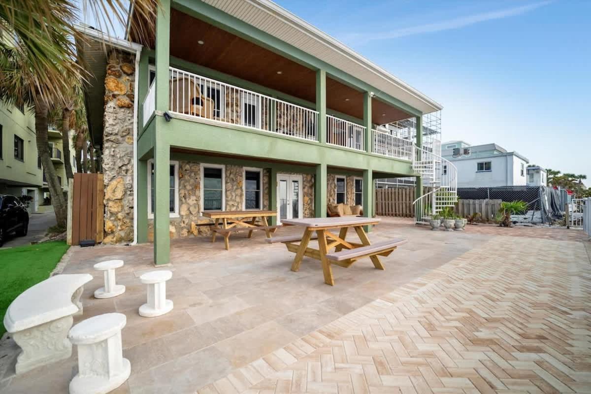 Stones Throw Beachside Bungalow #1 On The Beach Clearwater Beach Εξωτερικό φωτογραφία