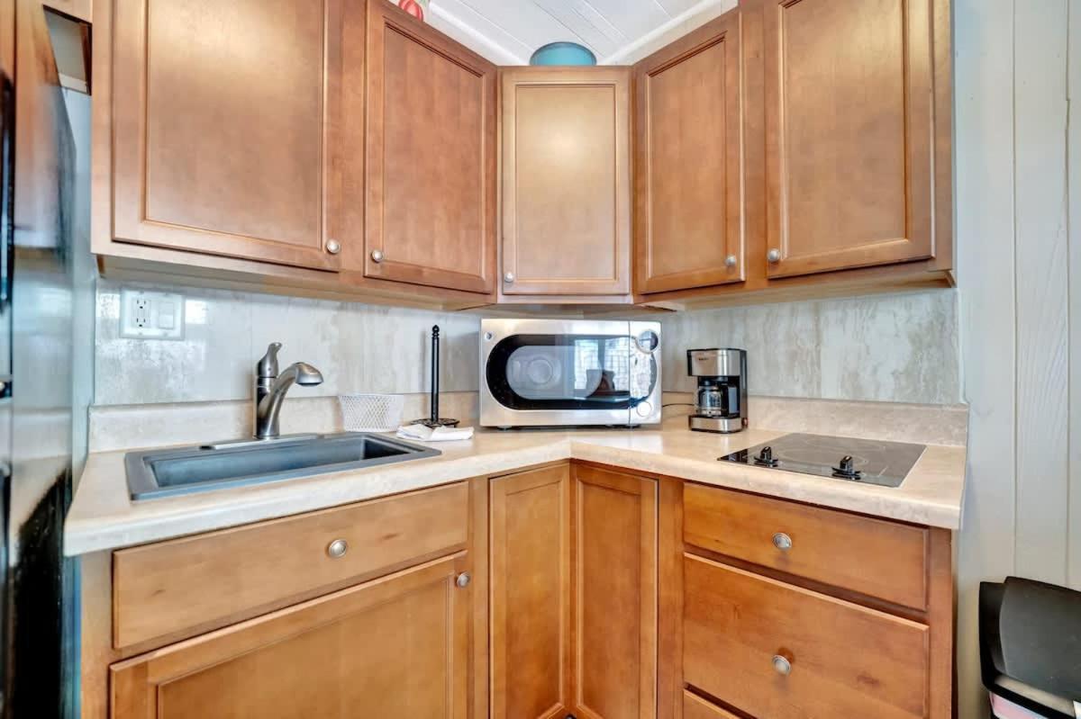 Stones Throw Beachside Bungalow #1 On The Beach Clearwater Beach Εξωτερικό φωτογραφία
