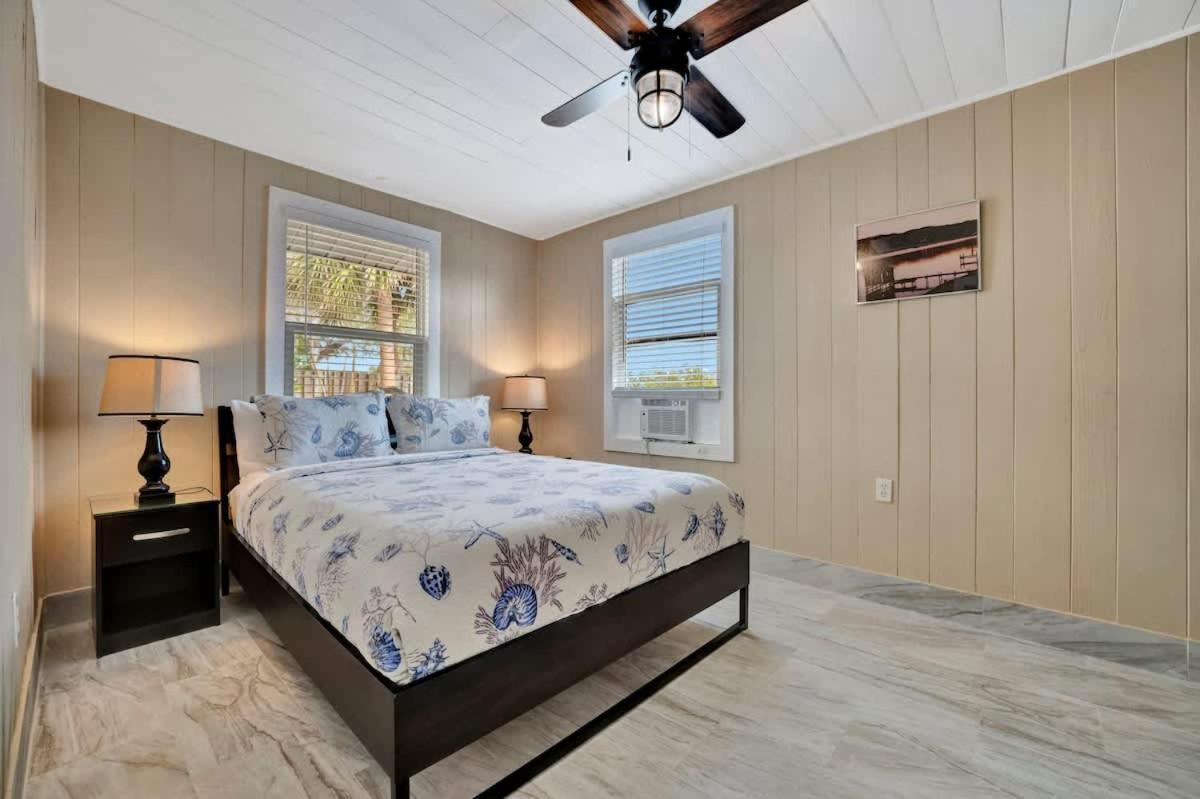Stones Throw Beachside Bungalow #1 On The Beach Clearwater Beach Εξωτερικό φωτογραφία