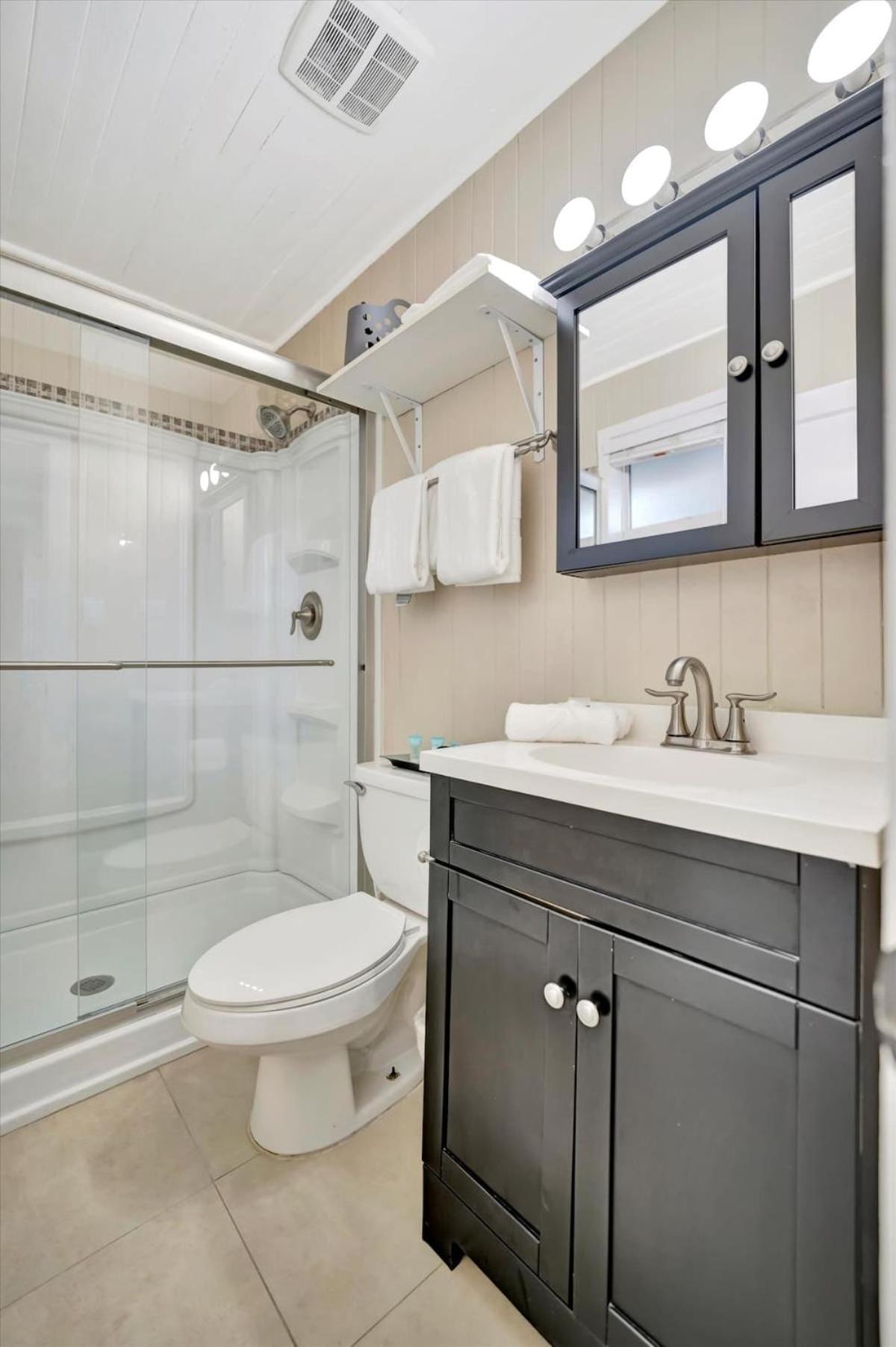 Stones Throw Beachside Bungalow #1 On The Beach Clearwater Beach Εξωτερικό φωτογραφία