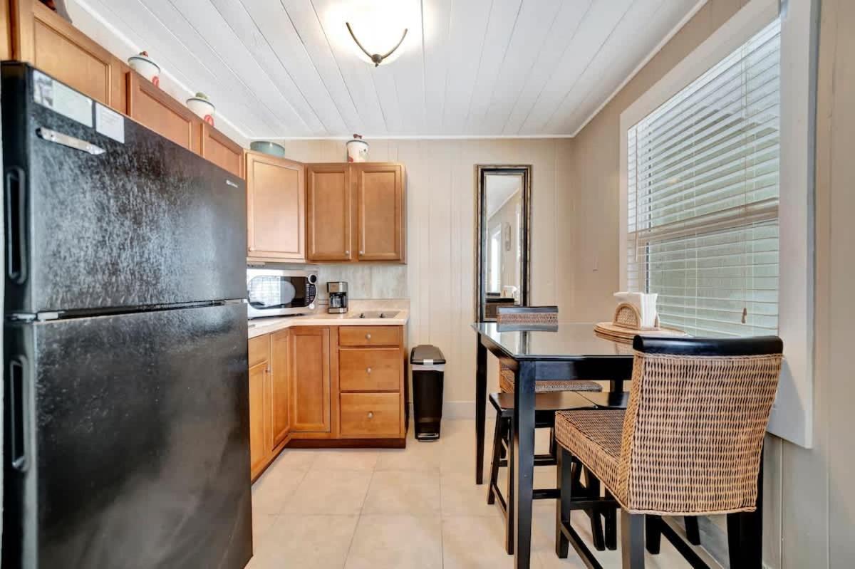 Stones Throw Beachside Bungalow #1 On The Beach Clearwater Beach Εξωτερικό φωτογραφία
