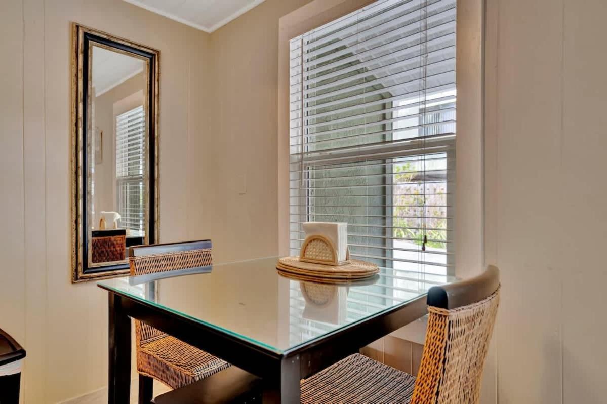 Stones Throw Beachside Bungalow #1 On The Beach Clearwater Beach Εξωτερικό φωτογραφία