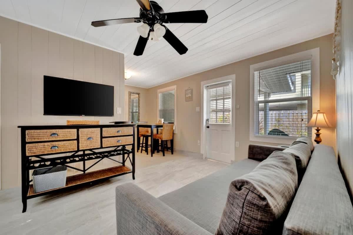 Stones Throw Beachside Bungalow #1 On The Beach Clearwater Beach Εξωτερικό φωτογραφία