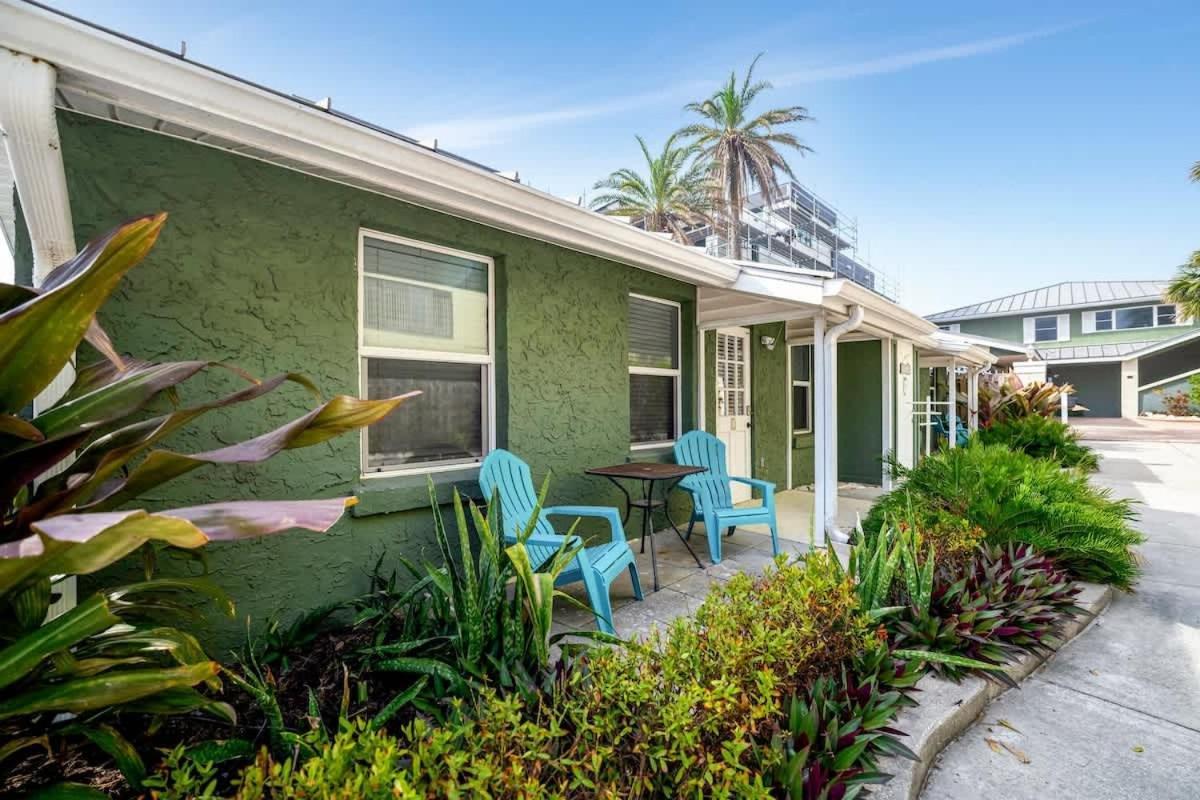 Stones Throw Beachside Bungalow #1 On The Beach Clearwater Beach Εξωτερικό φωτογραφία